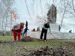 Жители Лысогорского района присоединились к общеобластному субботнику