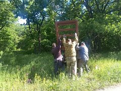 В Лысых Горах на экотропе «Лесная» устанавливают информационные стенды