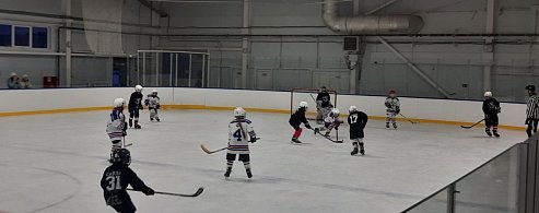 "Подсолнух" вновь на выезде: юные хоккеисты сыграли с командой из поселка Соколовый