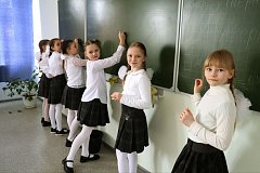 Встреча, которую ждали: выпускники школы №1 вернулись в родные стены 