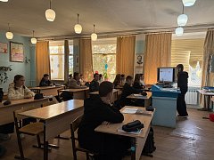 В школе села Широкий Карамыш ученики и учителя поменялись местами