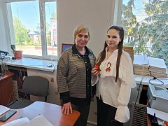 Ученики школы №1 вручали лысогорцам Георгиевские ленточки