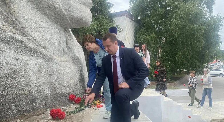 В Лысых Горах почтили память погибших в годы Великой Отечественной войны