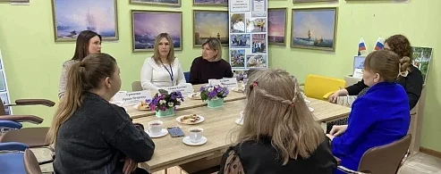 В День беременных в Комплексном центре социального обслуживания населения Лысогорского района провели тематическое мероприятие