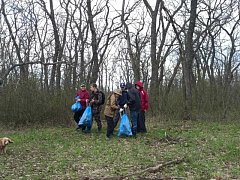 Экоактивисты Лысых Гор провели субботник на особо охраняемой природной территории