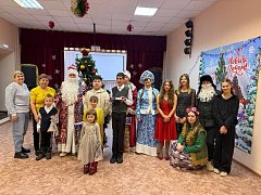 Лысогорская библиотека организовала новогоднее торжество для детей в Чадаевке