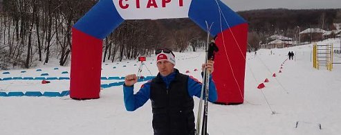 Александр Сергунин из Лысых Гор занял третье место на областной зимней спартакиаде работников образования