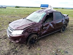 ВОДИТЕЛЬ АВТОМОБИЛЯ НЕ СПРАВИЛСЯ С УПРАВЛЕНИЕМ И ОКАЗАЛСЯ СНАЧАЛА В КЮВЕТЕ, А ЗАТЕМ НА БОЛЬНИЧНОЙ КОЙКЕ