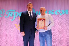 Аграрии Лысогорского района принимали поздравления