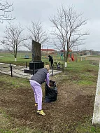 В селе Чадаевка навели порядок у памятника участникам Великой Отечественной войны