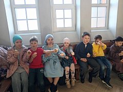 В храме Лысых Гор раздавали жаворонков