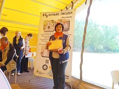 Сотрудник и активный волонтер Лысогорского комплексного центра социального обслуживания населения Ольга Сеченева приняла участие в региональном фестивале «Нужные люди - 2026»