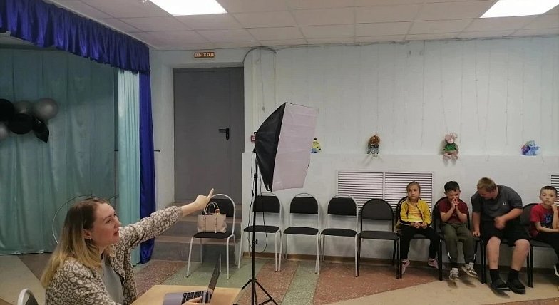 Юные таланты из Лысых Гор осваивают искусство создания патриотического контента