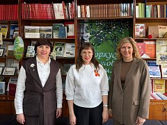 Ведущий библиотекарь Лысогорской центральной детской библиотеки Екатерина Пронина вышла в финал областного конкурса «Лучший библиотекарь 2025 года»