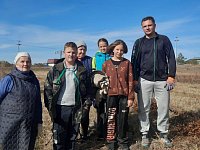 В селе Урицкое жители вышли на субботник, чтобы подготовить площадку для катка
