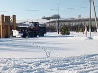 В Лысогорском районе в круглосуточном режиме ведется работа по уборке дорог от снега