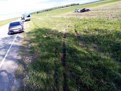 ВОДИТЕЛЬ АВТОМОБИЛЯ НЕ СПРАВИЛСЯ С УПРАВЛЕНИЕМ И ОКАЗАЛСЯ СНАЧАЛА В КЮВЕТЕ, А ЗАТЕМ НА БОЛЬНИЧНОЙ КОЙКЕ