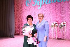 Елена Тюсина творческий юбилей отметила концертом «Цветущий май моей души»