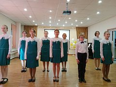 В сиянии музыки и красок искусство снова радость нам несет