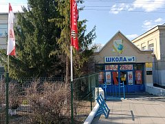 Лысогорская школа №1 активно занимается праздничным оформлением ко Дню Победы