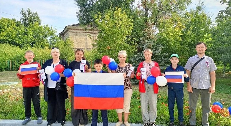 В школах и детских садах Лысогорского района стартовали мероприятия ко Дню Государственного флага