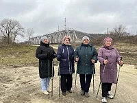 Лысогорские старшие выбирают северную ходьбу