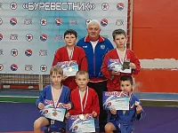 У Лысогорских самбистов пополнилась копилка медалей