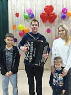 Весенний аккорд: в Большой Рельне с успехом прошёл концерт баяниста Сергея Кузнецова