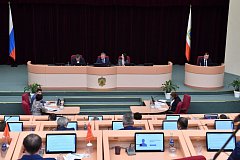 Сегодня на заседании облдумы депутаты поддержали наш законопроект, который позволяет освободить полностью от платы за детский сад многодетные семьи. Эта мера распространится на 15 тысяч детей по всему региону