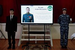 Уроки мужества в Лысогорской школе № 2: в День знаний открыли Парту Героя в честь участника СВО Андрея Пестряк