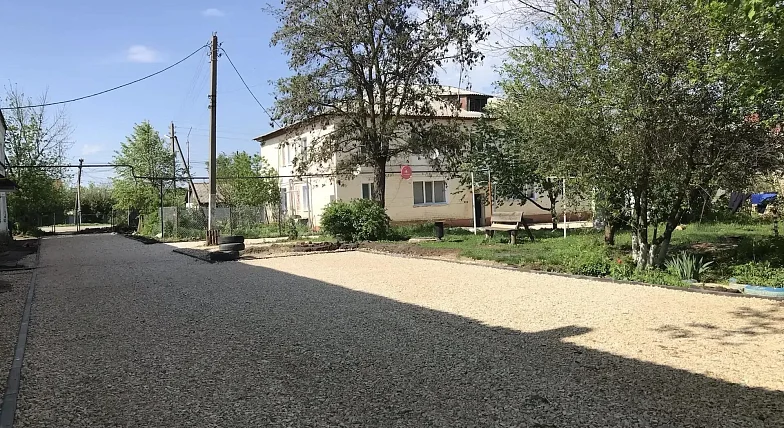 В Лысых Горах продолжается ремонт дворов