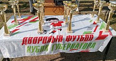 В Лысых Горах проходят зональные соревнования областного турнира по футболу среди дворовых команд