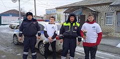 Акция «Цветы для автоледи» прошла в Лысых Горах