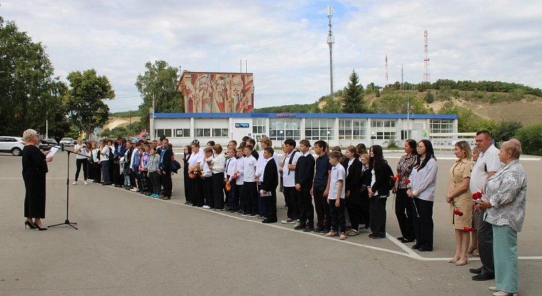 В Лысогорском районе прошли памятные мероприятия, приуроченные ко Дню солидарности в борьбе с терроризмом
