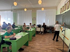 В школе села Широкий Карамыш ученики и учителя поменялись местами