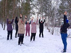 Сотрудники Лысогорского комплексного центра социального обслуживания населения вместе с получателями социальных услуг и «серебряными» волонтерами активно участвуют в мероприятиях Всероссийской декады спорта и здоровья