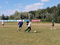 В Лысых Горах опытные футболисты провели для младших тренировку