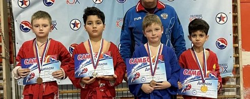 Лысогорские самбисты завоевали первые победы в новом году