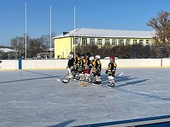 "Подсолнух" сыграл с хоккеистами из Колокольцовки