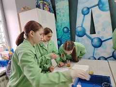 «Билет в будущее»: юные химики из школы п. Октябрьский провели первые опыты в «Кванториуме»