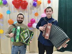 Весенний аккорд: в Большой Рельне с успехом прошёл концерт баяниста Сергея Кузнецова