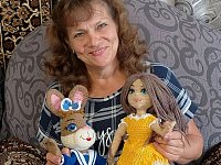 Мастерица из Раздольного вяжет игрушки, лепит фигурки из теста и увлекается поделками из разного материала