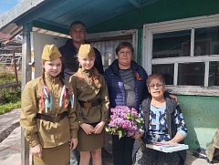 Труженики тыла принимают поздравления на дому