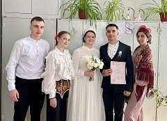 В Лысых Горах две пары в красивую дату вступили в брак