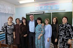 Есть традиция добрая: в Лысогорской школе №2 встретили выпускников разных лет