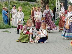 В Лысых Горах прошел праздничный концерт в День России