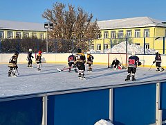 "Подсолнух" сыграл с хоккеистами из Колокольцовки