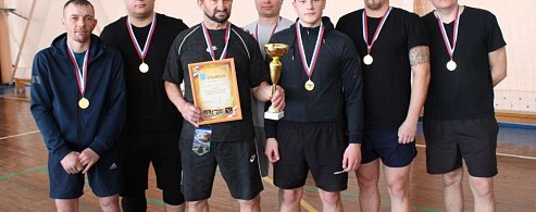 В Лысогорском районе определили лучших волейболистов среди мужских команд