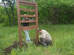 В Лысых Горах на экотропе «Лесная» устанавливают информационные стенды