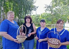 В Лысогорском центре социального обслуживания населения прошло мероприятие, посвященное Ореховому Спасу